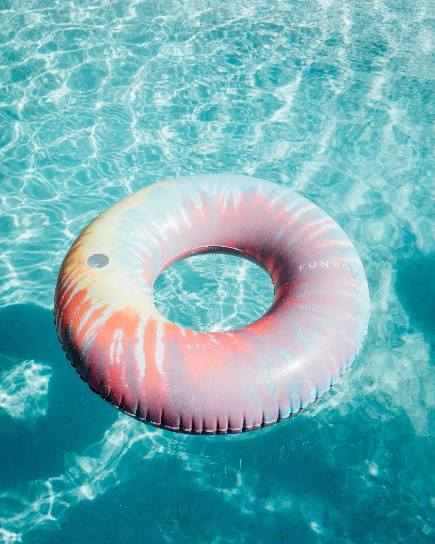 FUNBOY Flotteur géant gonflable Tie Dye, flotteur de piscine de style beignet, radeau de luxe pour les fêtes de piscine d'été et les divertissements, lot de 2 Tie Dye 2 Pack