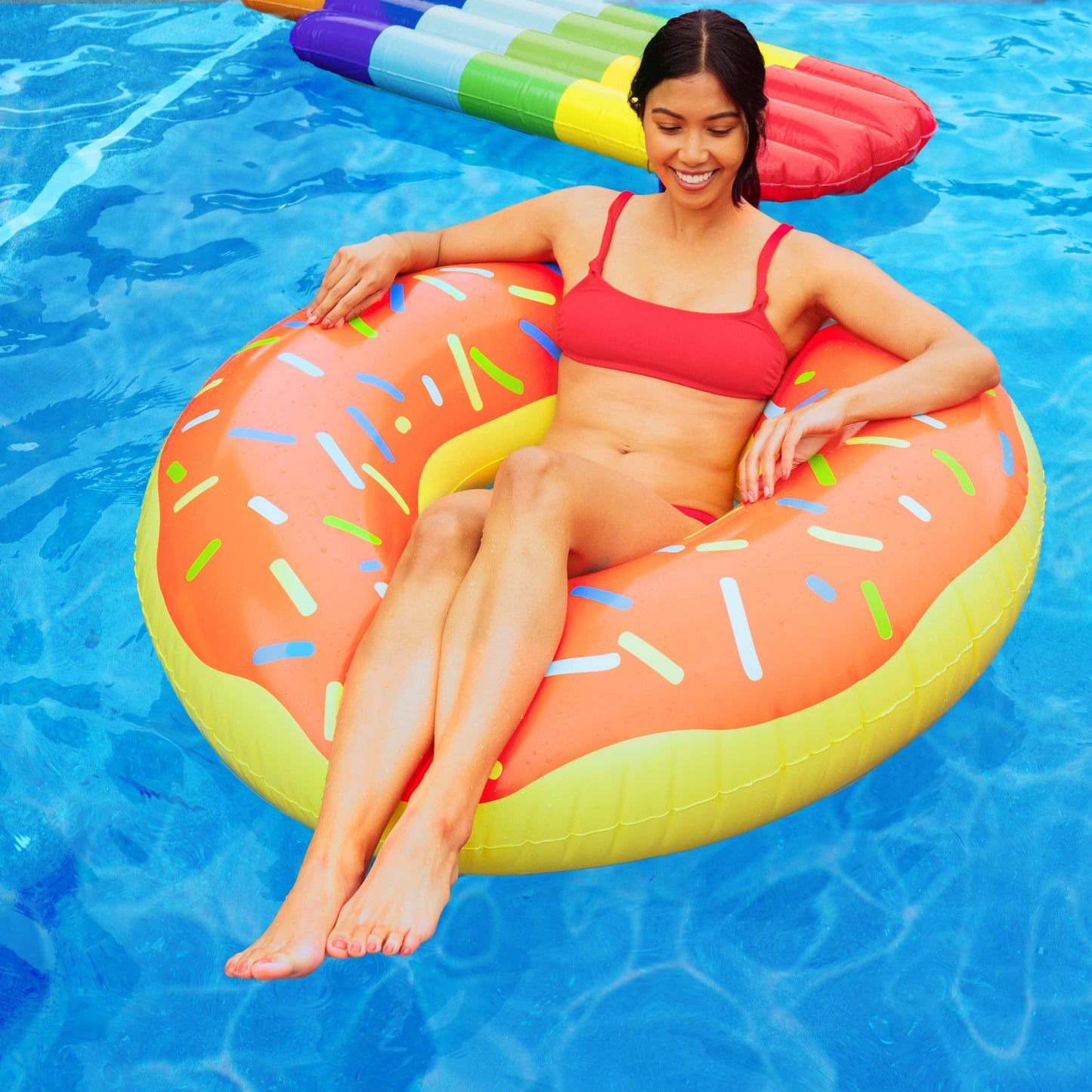Donut gonflable géant Greenco avec flotteur à pépites, grand flotteur de piscine gonflable pour enfants et adultes, plaisir d'été pour piscine, lac, plage, fête, salon