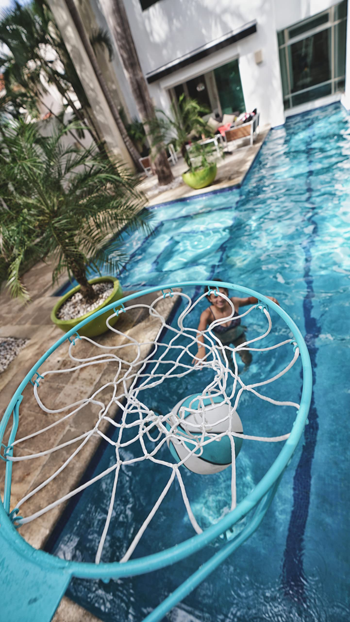 Dunn-Rite Splash &amp; Shoot Panier de basket-ball pour piscine extérieure à hauteur réglable avec ballon, base et jante en acier inoxydable de 18 pouces pour adultes et enfants, blanc