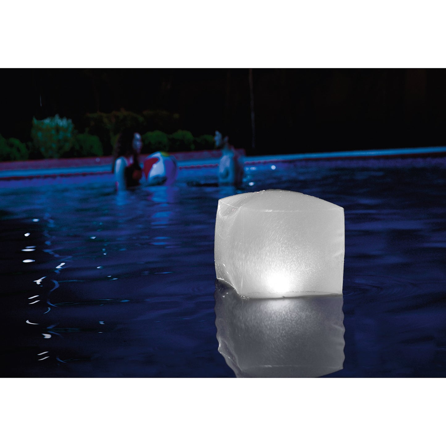 Cube gonflable à LED flottante Intex avec éclairage multicolore, alimenté par batterie