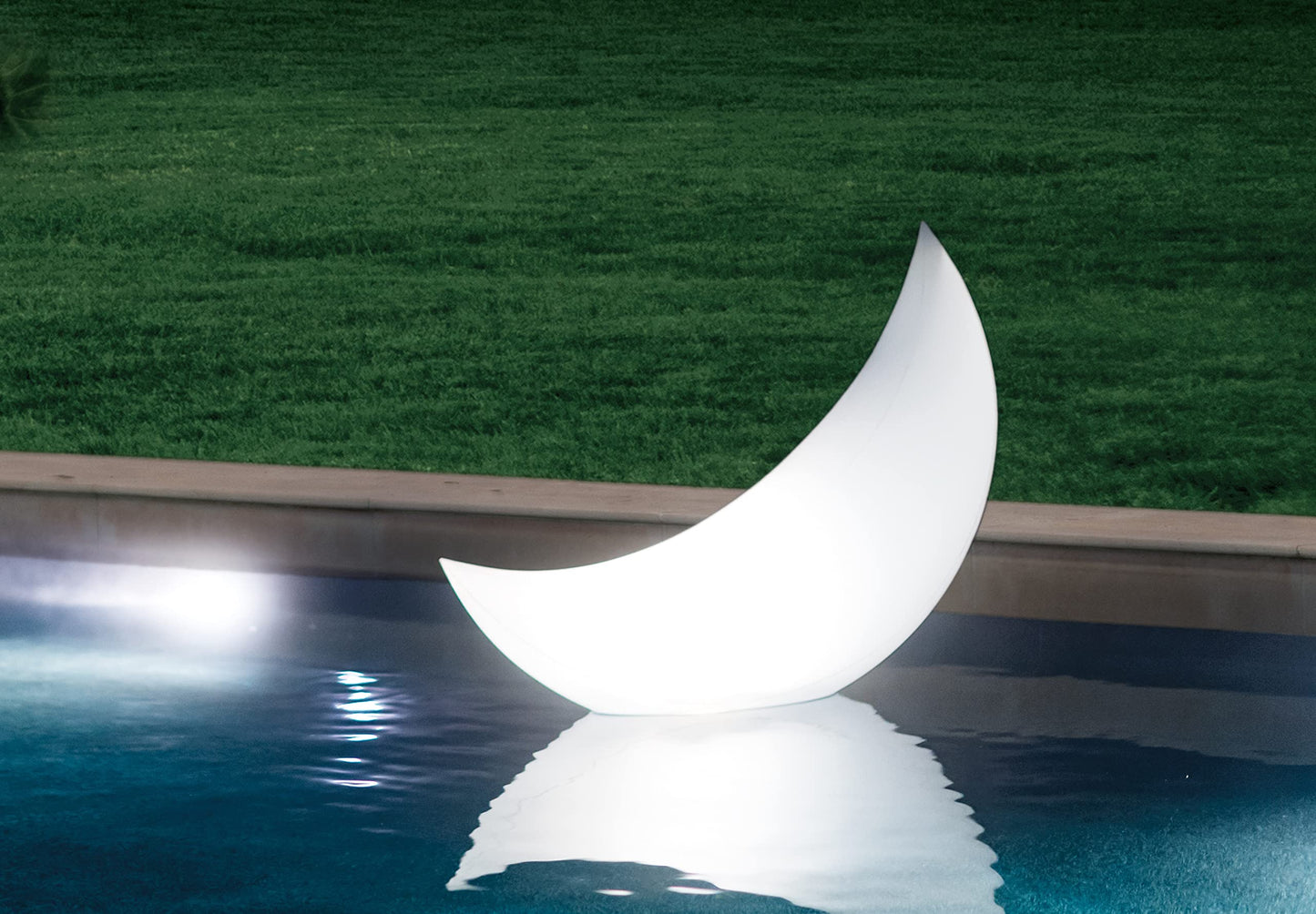 Intex Giant Moon Lampe LED Flottante 6 Couleurs, 135 x 43 x 89 cm, Parfait pour l'éclairage de Jardin Floating Moon